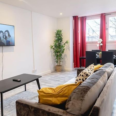 ロンドン2 Bed With Free Parkingアパートメント エクステリア 写真