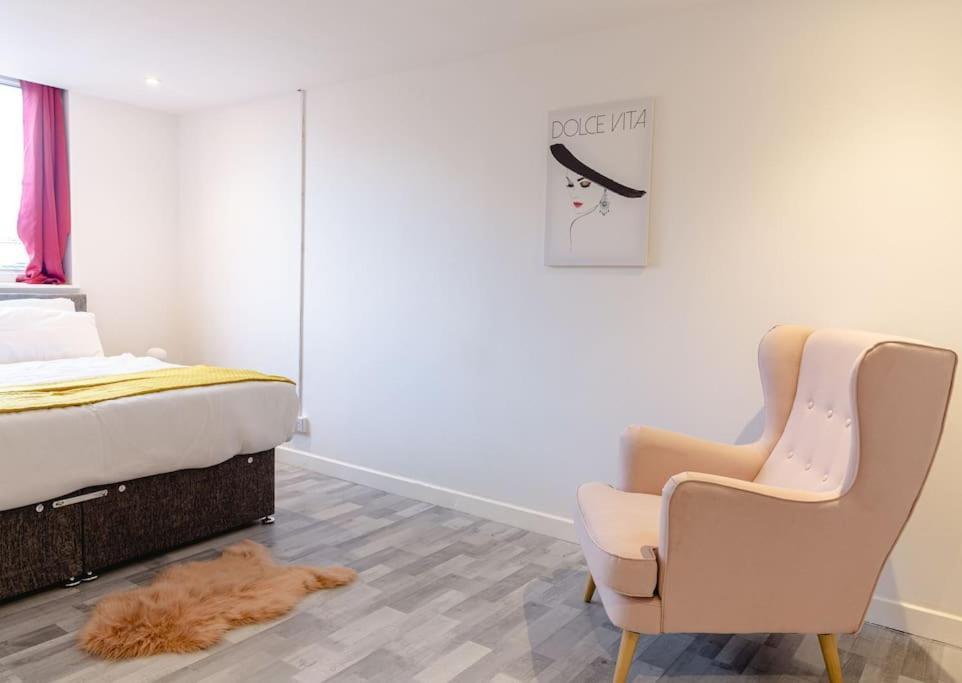 ロンドン2 Bed With Free Parkingアパートメント エクステリア 写真