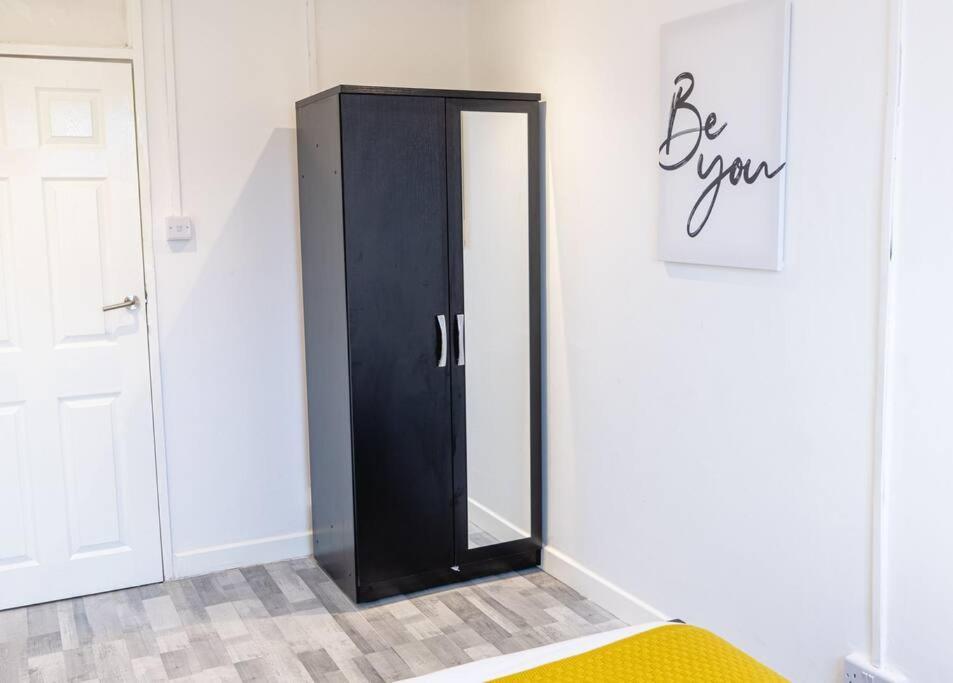ロンドン2 Bed With Free Parkingアパートメント エクステリア 写真