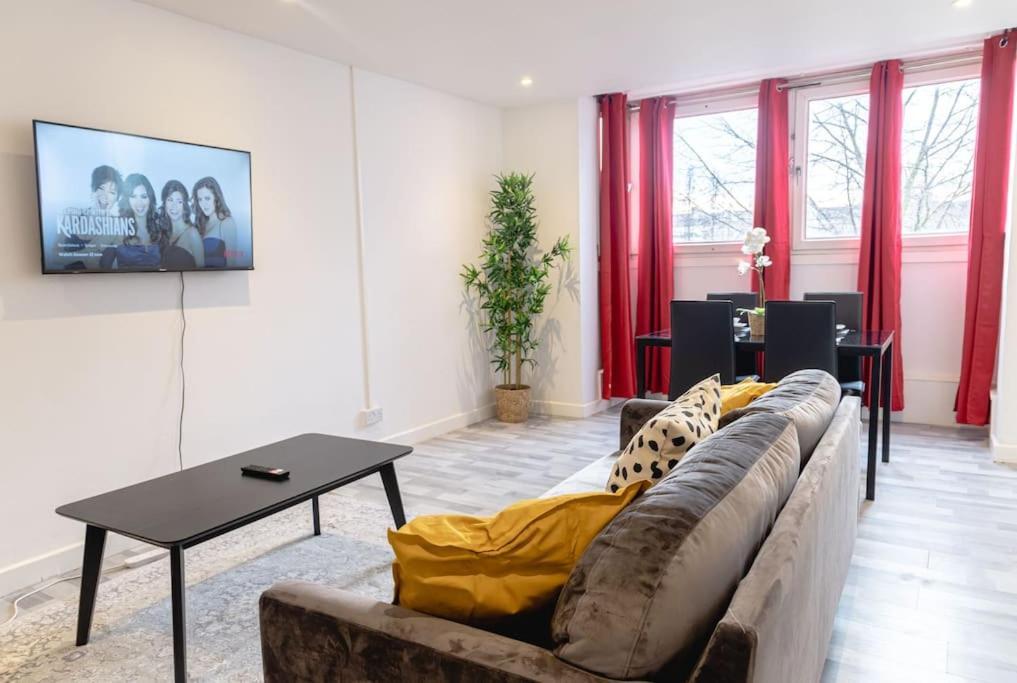 ロンドン2 Bed With Free Parkingアパートメント エクステリア 写真