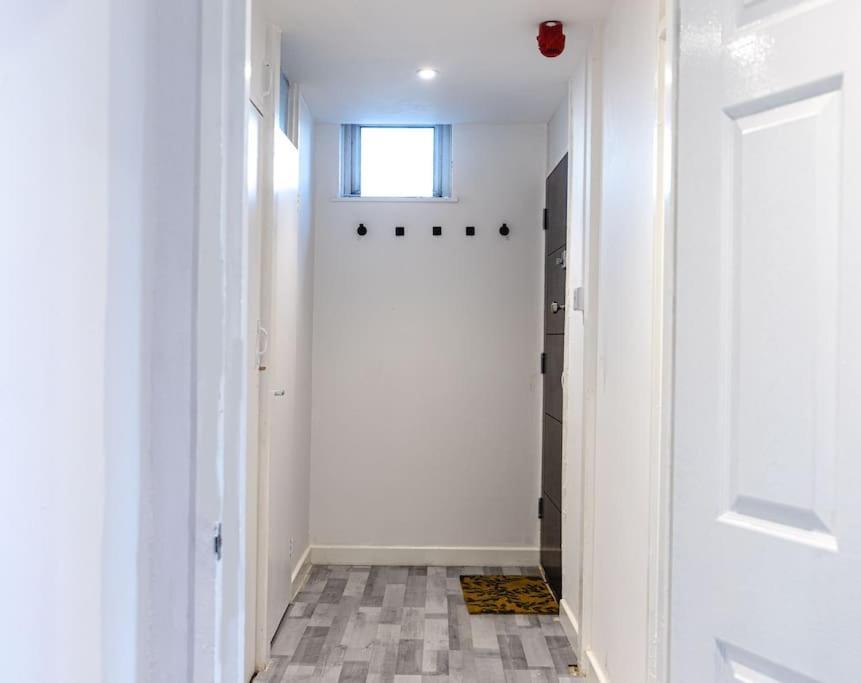 ロンドン2 Bed With Free Parkingアパートメント エクステリア 写真