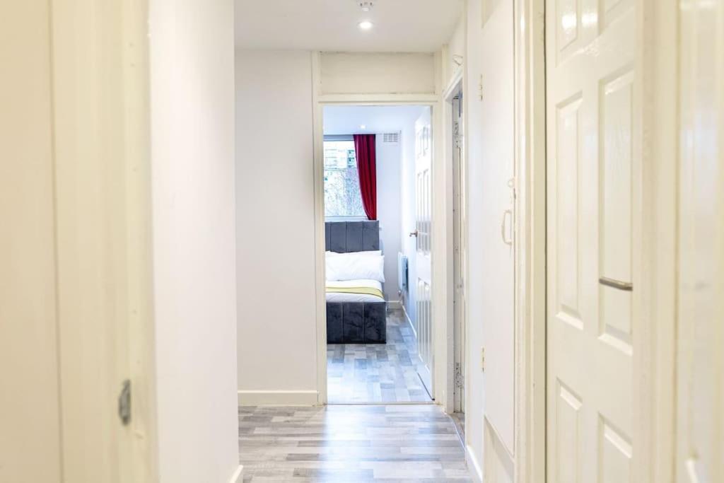ロンドン2 Bed With Free Parkingアパートメント エクステリア 写真